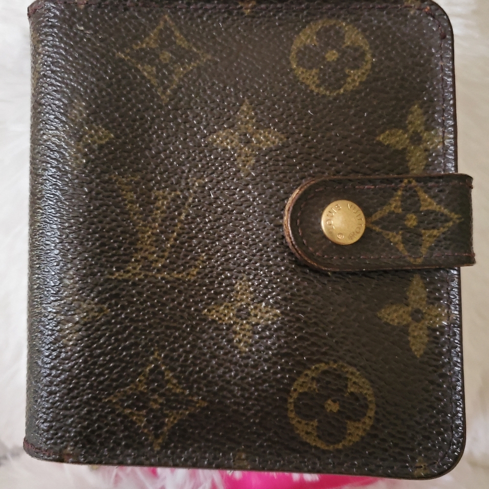 LOUIS VUITTON  wallet